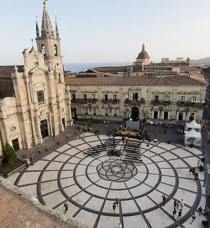 Tra I Vicoli Di Aci