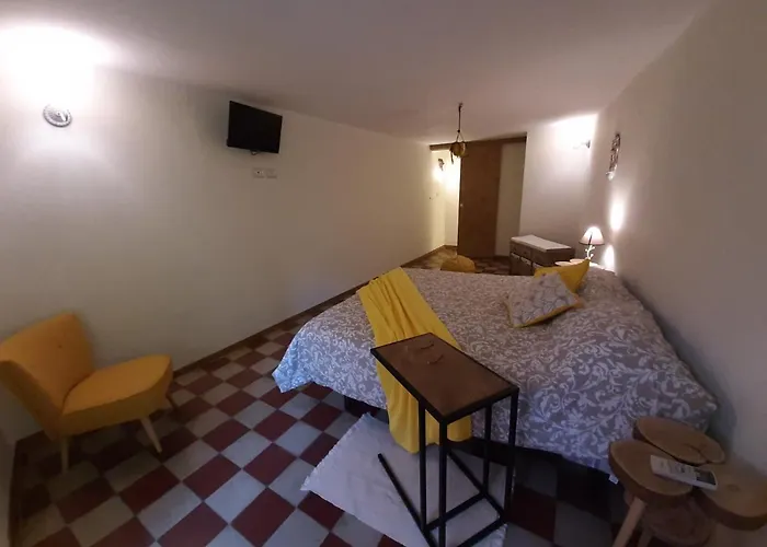 Tra I Vicoli Di Aci *